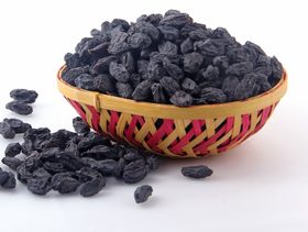 صحن من الزبيب الأسود