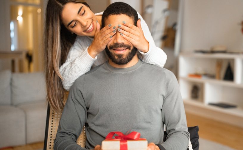 زوج يتفاجئ بهدية زوجته