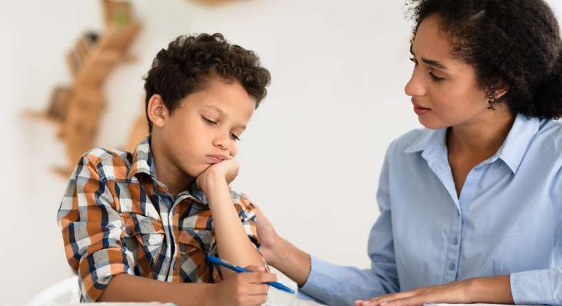 ما سبب قلة التركيز والسرحان والتشتت والفهم البطيء عند الأطفال