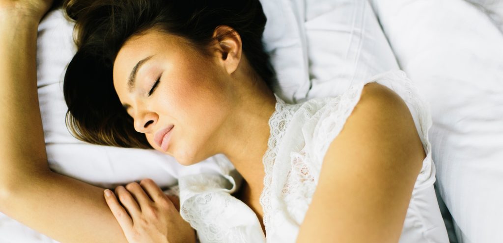 امرأة نائمة