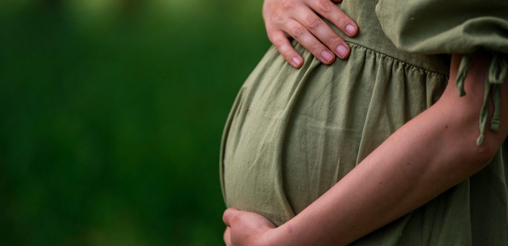 بطن امرأة حامل