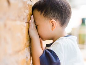 أسباب خوف الطفل بعمر السنتين