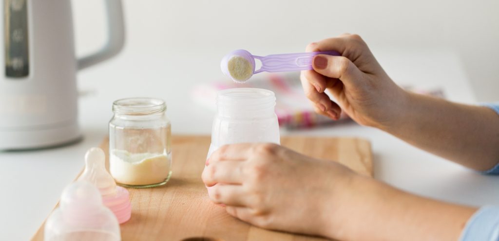 عمليّة تحضير الحليب للرضيع