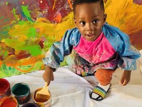 قصة أصغر فنان فى العالم بعمر سنة