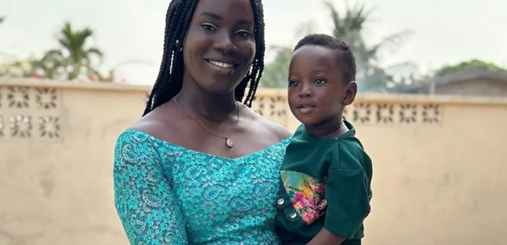 قصة أصغر فنان فى العالم بعمر سنة