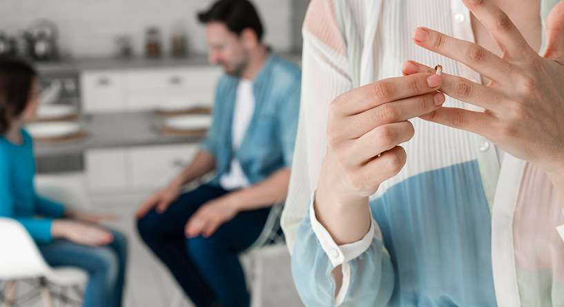 عزباء وبلا أطفال ووحيدة: النسوية خذلتني وخذلت جيلي