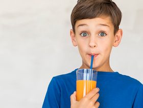 ماذا لو تناول طفلك المشروبات الغازية قبل عمرالثانية؟
