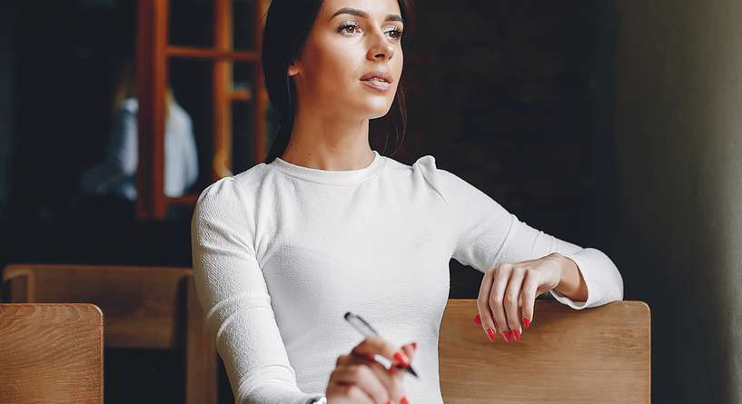 هل يرتبط التفكير الإيجابي بذكاء أقل؟