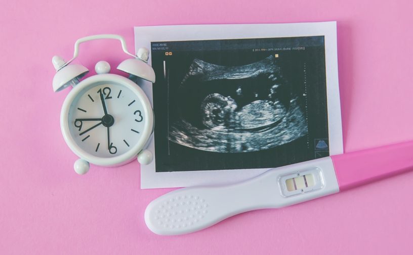 صورة ألتراساوند يظهر فيها الجنين