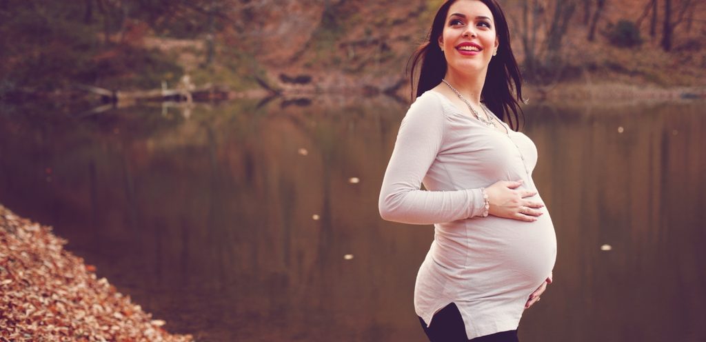 حامل تمشي في الطبيعة