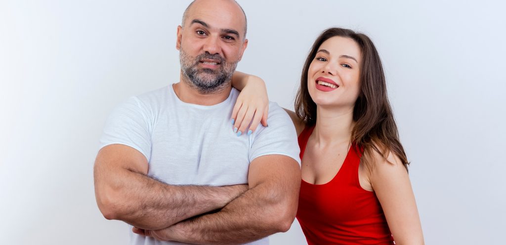 زوجان سعيدان مع بعضهما