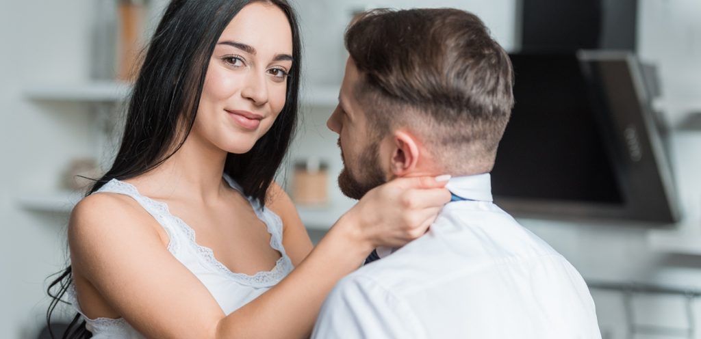 زوجة برفقة زوجها