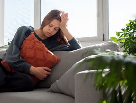 امرأة تعاني من انفصال المشيمة