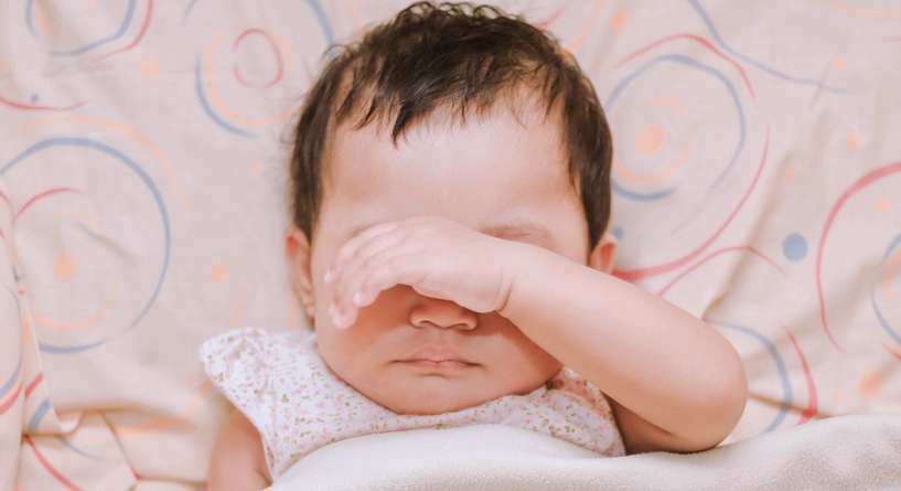 علاج التهاب عين الرضيع بحليب الأم