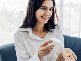 أضرار حبوب منع الحمل بعد سن 35