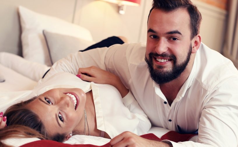 متى تستسلم المرأة للرجل جنسيا