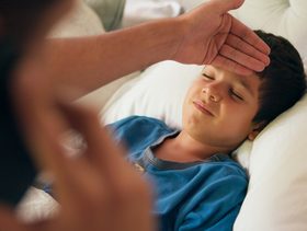 سبب حرارة رأس الطفل وبرودة الأطراف