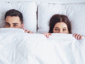 نزول سائل بني بعد العلاقة الزوجية في أيام التبويض