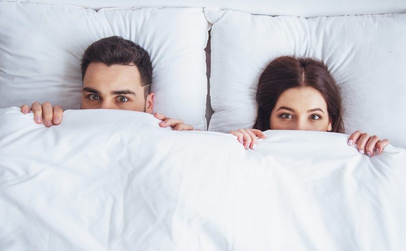 نزول سائل بني بعد العلاقة الزوجية في أيام التبويض