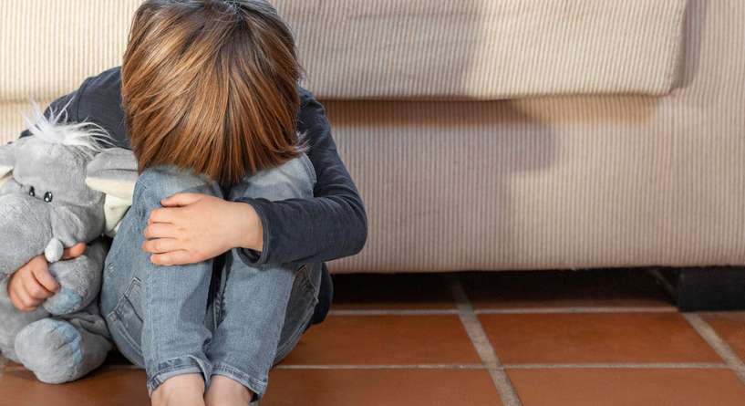 تأثير الإهمال العاطفي في الطفولة على الأبناء وكيفية معالجته