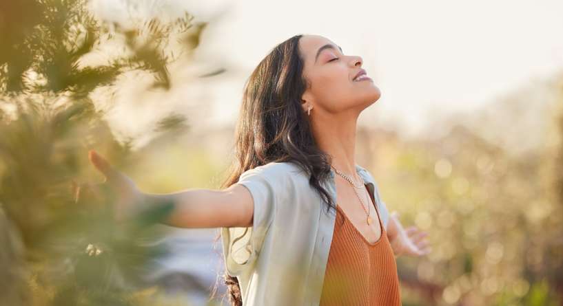 امرأة سعيدة