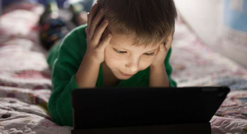 احذري هذا ما يحدث في أدمغة المراهقين مدمني الإنترنت