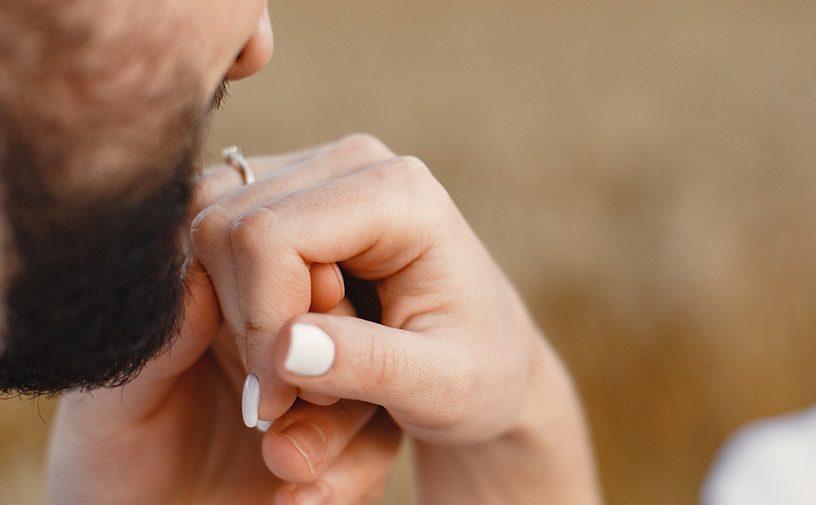 طرق لإعادة شعلة العلاقة بين الزوجين