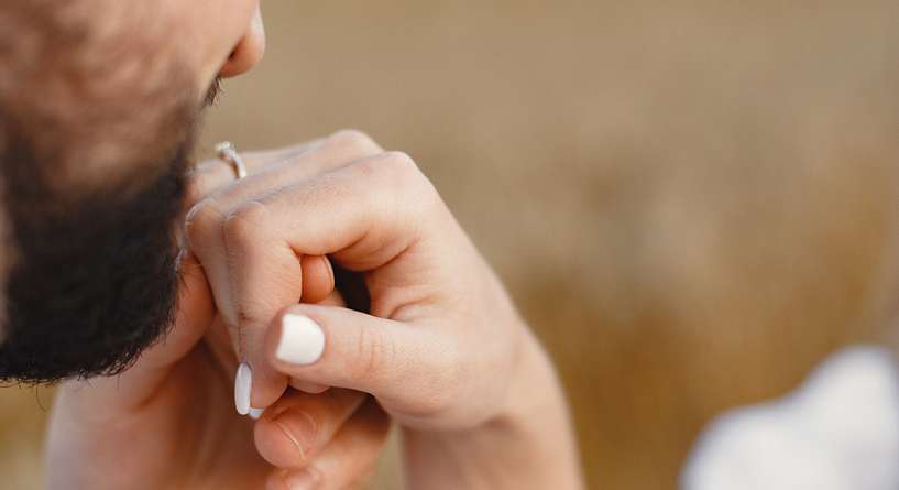 طرق لإعادة شعلة العلاقة بين الزوجين