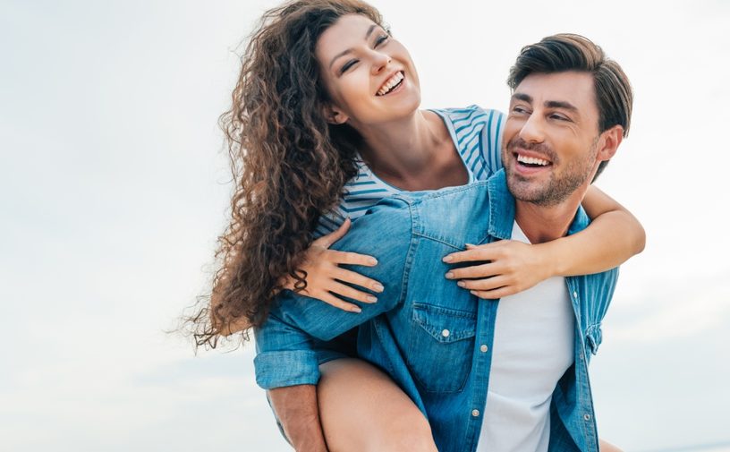 علاقة رجل الميزان وأنثى الأسد: انسجام تام