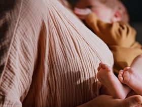 هل تشعرين بدوار الرضاعة الطبيعية؟ جربي هذه النصائح