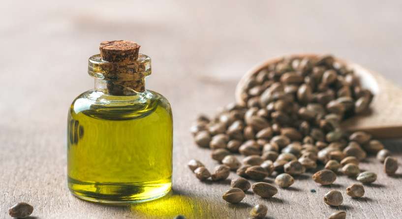 وضع زيت الخروع على السرة