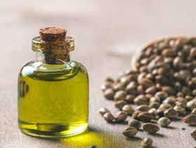 وضع زيت الخروع على السرة