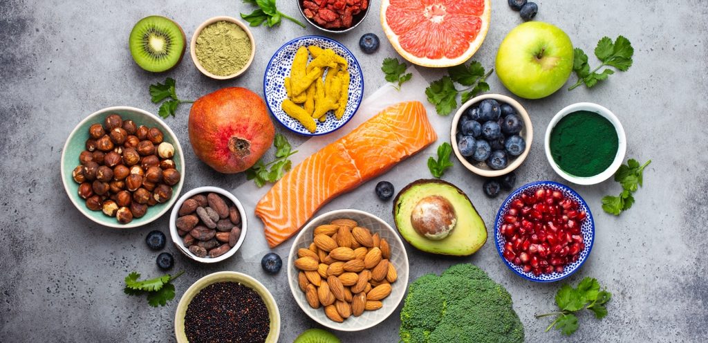 مجموعة من المأكولات الصحيّة المتنوّعة