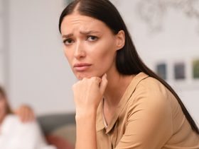 كيف أبعد امرأة عن زوجي