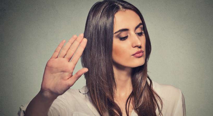 إمرأة ترفض الاعذار غير المبررة