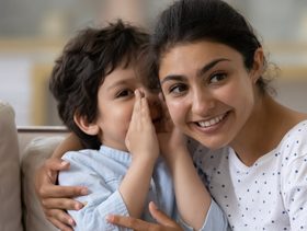 علاقة صحية بين الام وطفلها