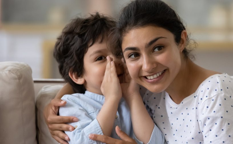 علاقة صحية بين الام وطفلها