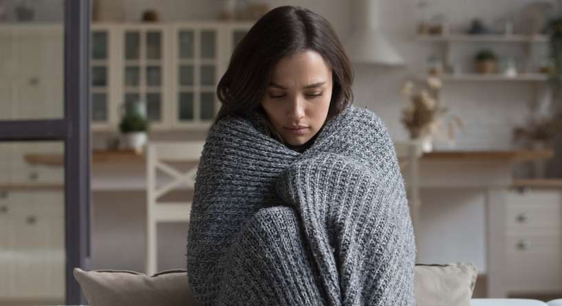 امرأة تعاني من اضطراب ما بعد الصدمة