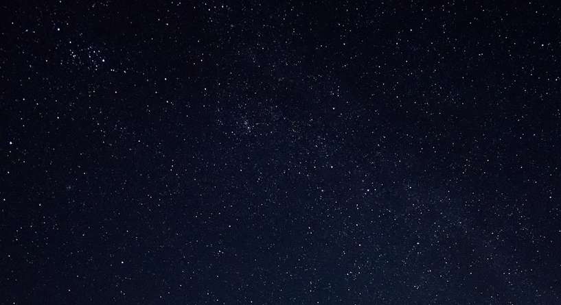 أضواء صغيرة كالنجوم