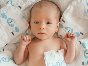 تغيير الحفاض للرضيع الذكر