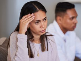 زوجان يعيشان حالة من التشتت