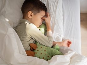 عدد ساعات النوم التي يحتاجها الطالب بحسب مرحلته الدراسية