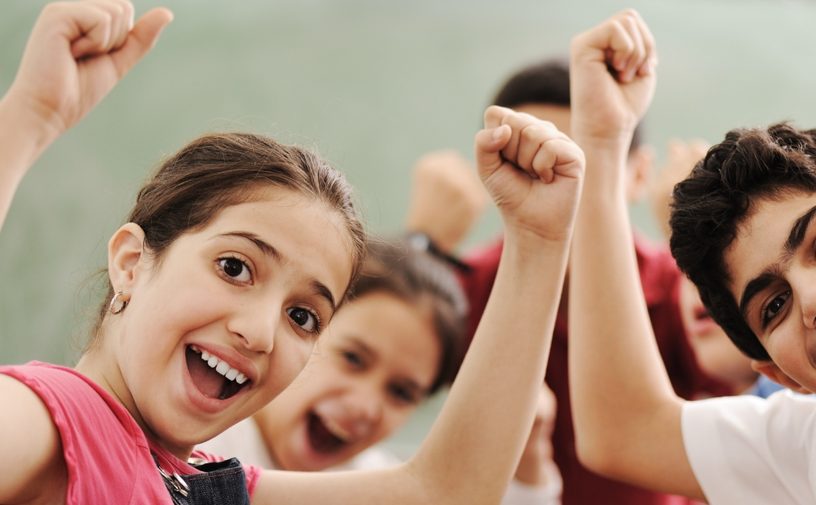 أطفال سعداء