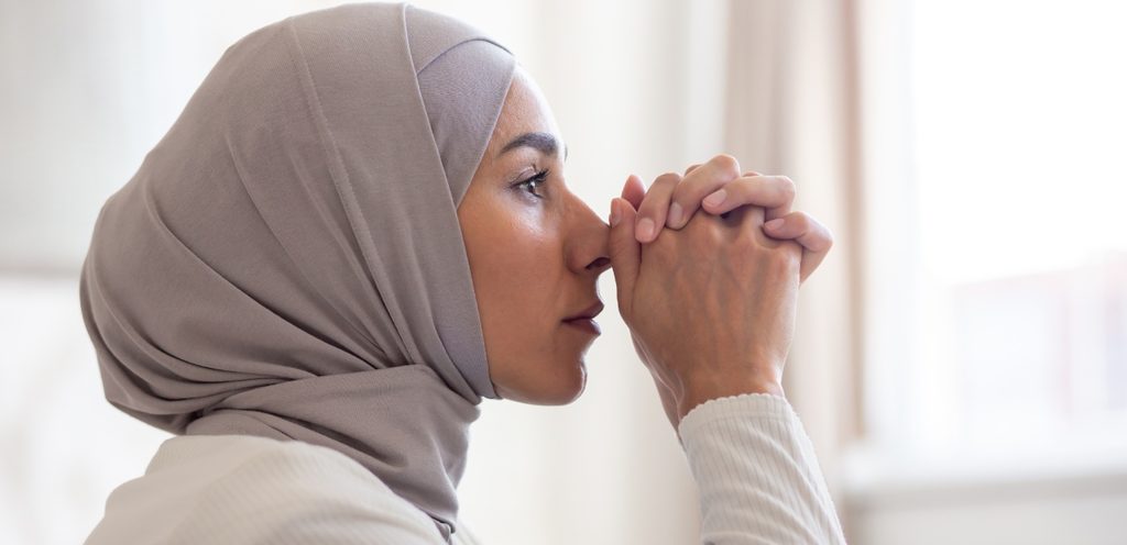 امرأة حزينة