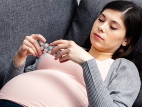 هل المضاد الحيوي يضر الحامل