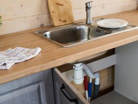 هل تحتفظين بهذه الأشياء تحت الحوض