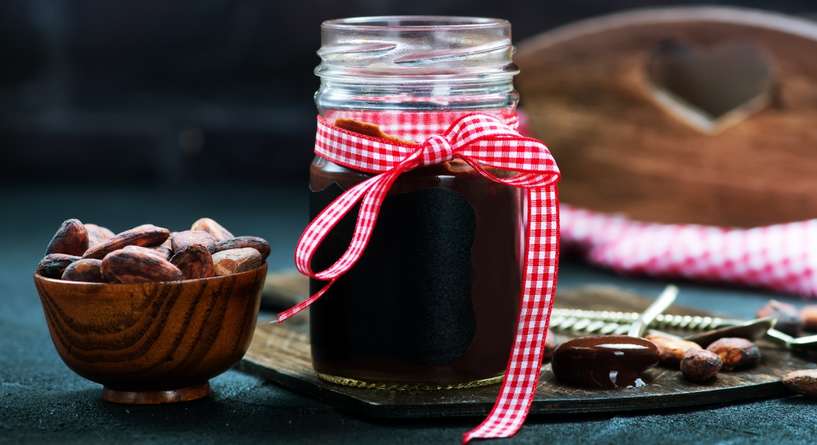 دبس التمر في مرطبان زجاجي