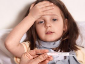 أسباب ارتفاع درجة حرارة الطفل بدون أعراض