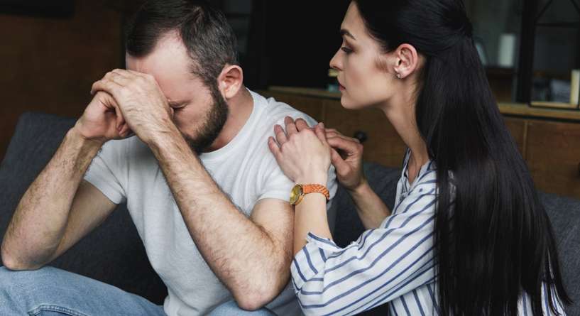 علامات في علم النفس تُشير إلى أن زوجك يخونك