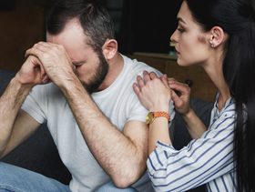 علامات في علم النفس تُشير إلى أن زوجك يخونك